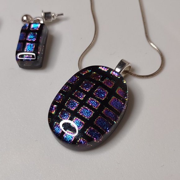 Very Awesome Colorful Plastic Necklace And Earring Set - Picture 4 of 12